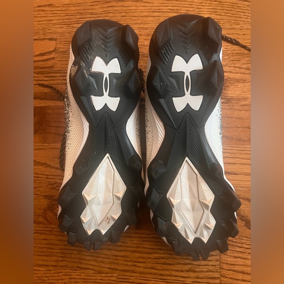 Under Armour Locked Down Football Cleats - Picture 6 of 7